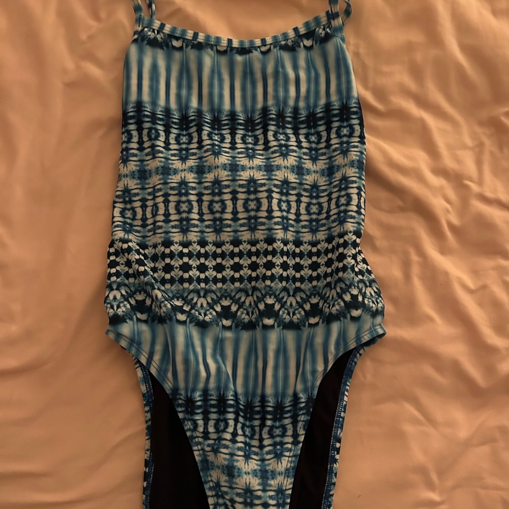 JOLYN SIZE 32 JACKSON ONESIE TIEBACK BLUE AND WHITE PRINT!